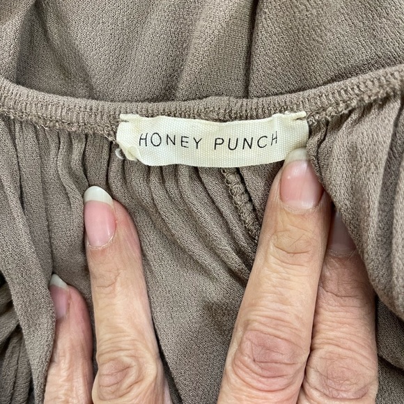 Honey Punch On/Off Shoulder Cropped Blouse Size Medium - Picture 5 of 5